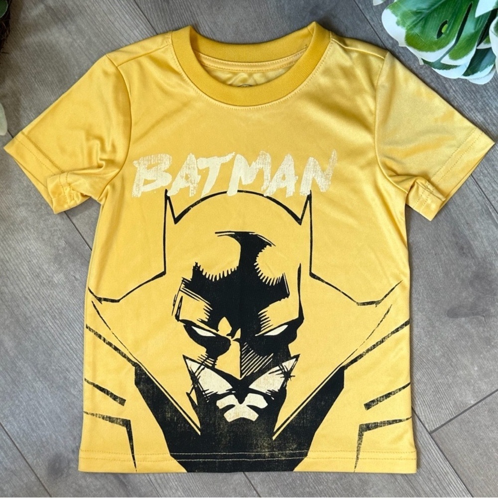 New Batman Graphic Toddler Boy T-Shirt Silky Yellow Batman Graphic T-Shirt 3T